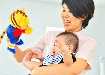 お子様連れ大歓迎！子守スタッフ＆キッズスペースの完備